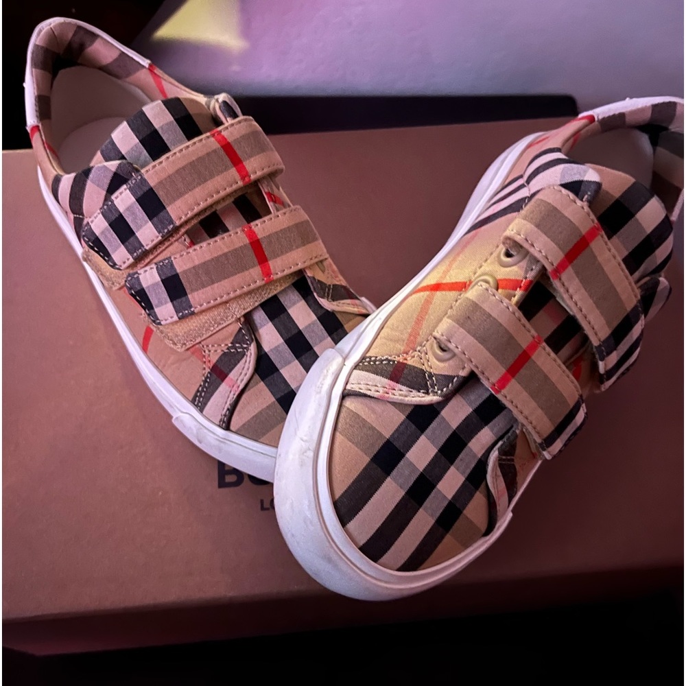 Like new in very great condition Boys size 29